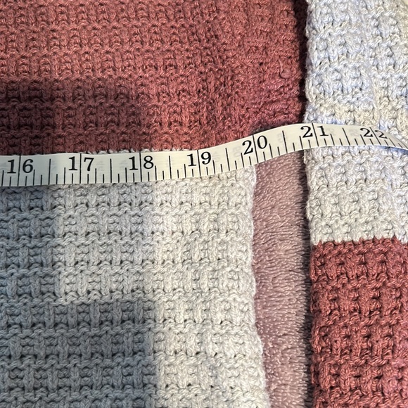 Old Navy woman’s sweater. Size Small.. - Picture 7 of 8